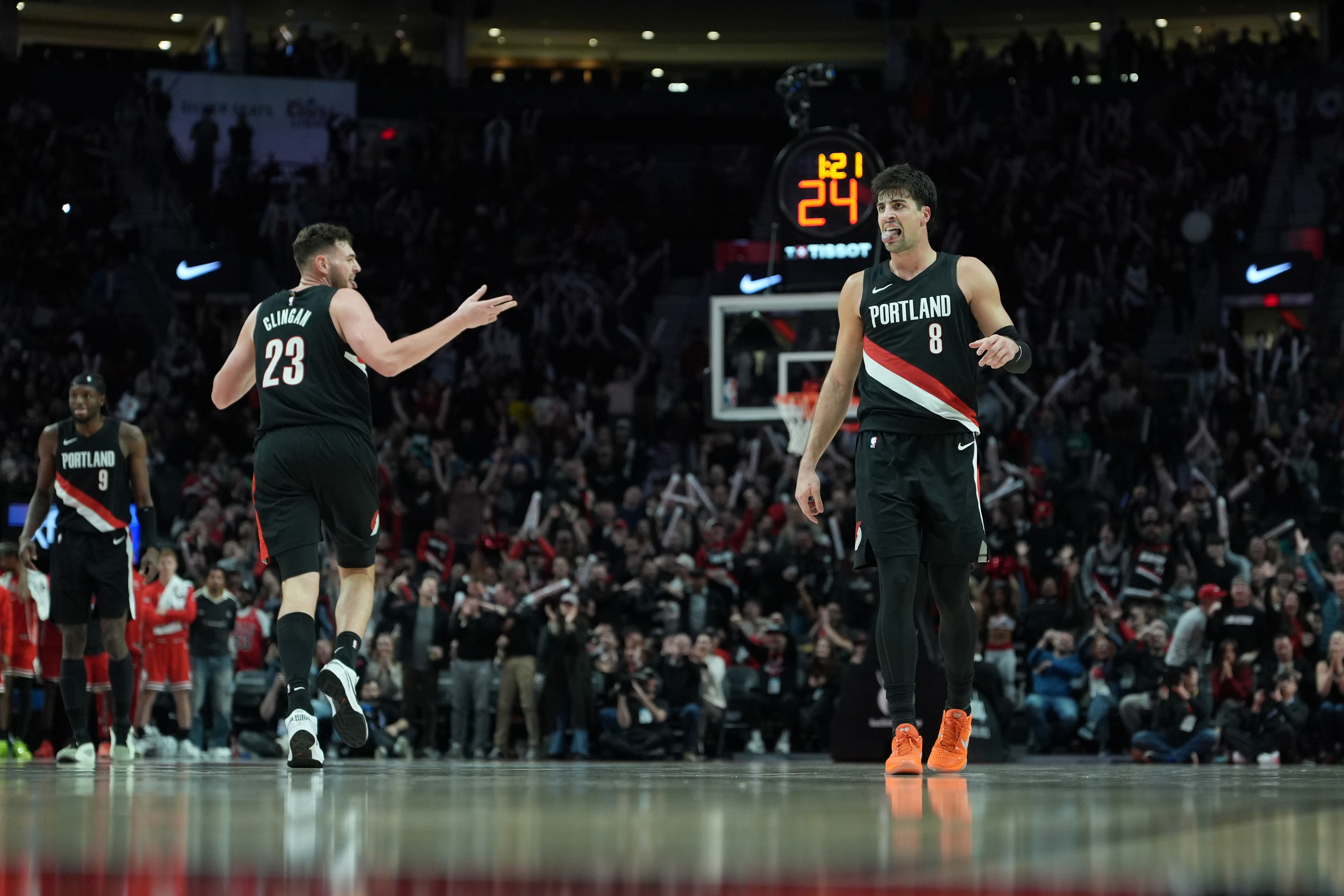 开云官网-你被圈粉了吗？开拓者造自研版内外双核 杨瀚森跟俩大哥好好练吧