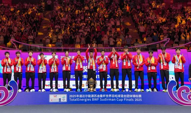 1746362157770099225.jpg (体育)(9)羽毛球——苏迪曼杯决赛:中国队夺冠XxjpseC007305_20250504_PEPFN0A001.jpg