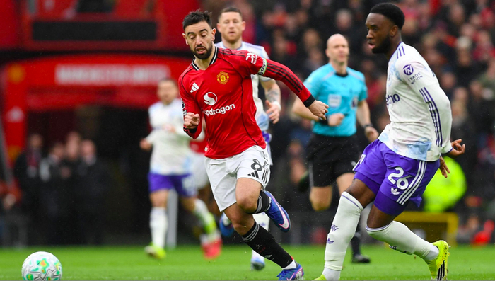 开云体育官网-1-3！输掉“6分之战” 5.5亿战舰7轮1胜仅拿5分 欧冠资格岌岌可危|曼联|维拉|B费|阿斯顿维拉|纽卡斯尔_新浪体育_新浪新闻