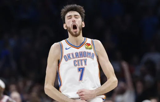 开云-雷记：切特能排进DPOY评选的前两名，他今日是统治级别的